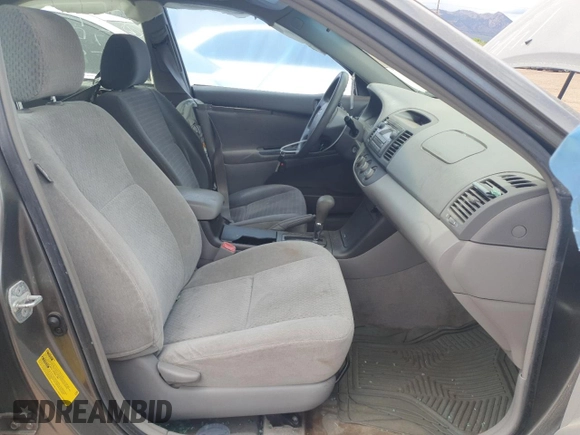 2005 Toyota Camry LE z VIN 4T1BE30KX5U617902, wystawiony jako Copart lot #56540005 z przebiegiem 224 421 mil mil oraz Szkoda całkowita • Salvage title. Historia ofert i sprzedaży dostępna na DreamBid. Obrazek 7.