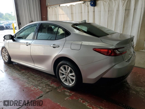 2025 Toyota Camry LE z VIN 4T1DAACK7SU531561, wystawiony jako Copart lot #59753345 z przebiegiem Nie podano mil oraz Nie do naprawy • Non repairable. Historia ofert i sprzedaży dostępna na DreamBid. Obrazek 2.