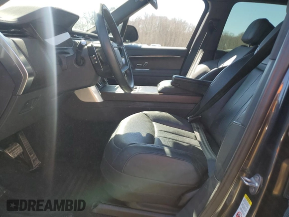 2023 Land Rover Range Rover SE z VIN SALKP9E70PA031776, wystawiony jako Copart lot #47582265 z przebiegiem Nie podano mil oraz Szkoda całkowita • Salvage title. Historia ofert i sprzedaży dostępna na DreamBid. Obrazek 7.