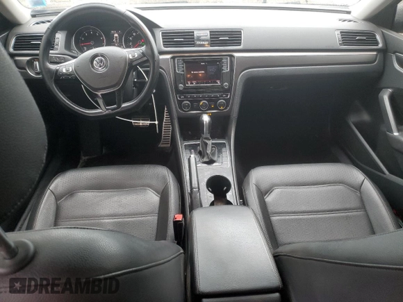 2018 Volkswagen Passat S z VIN 1VWAA7A31JC030768, wystawiony jako Copart lot #57269045 z przebiegiem 88 287 mil mil oraz Szkoda całkowita • Salvage title. Historia ofert i sprzedaży dostępna na DreamBid. Obrazek 8.