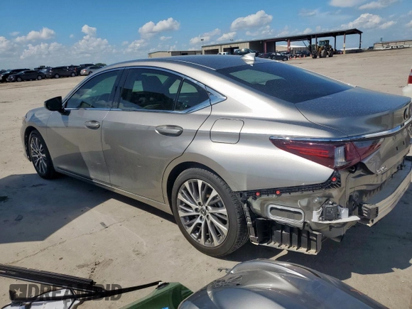 2020 Lexus ES 350 с VIN 58ADZ1B16LU058098, выставлен на аукционе Copart как лот 62490925 с пробегом 15 551 миль миль и Списание • Salvage title. История ставок и продаж доступна на DreamBid. Изображение 2.