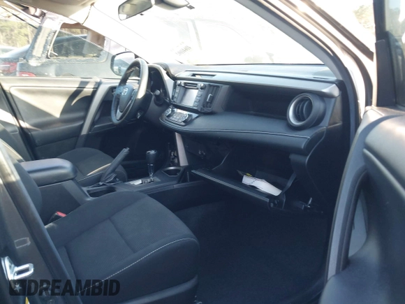2018 Toyota RAV4 XLE z VIN 2T3WFREV6JW503353, wystawiony jako IAAI lot #41641002 z przebiegiem 54 013 mil mil oraz . Historia ofert i sprzedaży dostępna na DreamBid. Obrazek 5.