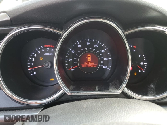 2012 Kia Optima LX z VIN 5XXGM4A70CG070588, wystawiony jako Copart lot #57240995 z przebiegiem 137 601 mil mil oraz Szkoda całkowita • Salvage title. Historia ofert i sprzedaży dostępna na DreamBid. Obrazek 9.