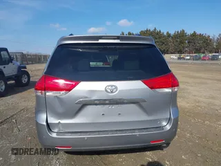 2011 Toyota Sienna XLE with VIN 5TDDK3DC0BS012604, listed as a IAAI auction lot 41533173 with 174,779 mi miles. Bid and sale history available at carsss.com. Image 16.