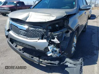 2011 Kia Sorento EX with VIN 5XYKU4A21BG027581, listed as a IAAI auction lot 41818445 with 81,354 mi miles. Bid and sale history available at carsss.com. Image 6.