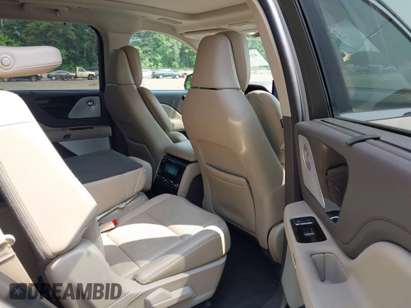 2020 Lincoln Aviator Reserve with VIN 5LM5J7XC8LGL00255, listed as a IAAI auction lot 42413528 with 24,480 mi miles and . Bid and sale history available at DreamBid. Image 8.