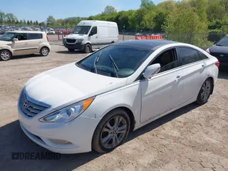 2012 Hyundai Sonata SE z VIN 5NPEC4AC0CH356520, wystawiony jako IAAI lot #42247788 z przebiegiem 186 358 mil mil oraz . Historia ofert i sprzedaży dostępna na DreamBid. Obrazek 2.
