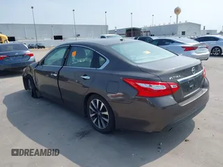 2017 Nissan Altima SV z VIN 1N4AL3AP2HC111156, wystawiony jako IAAI lot #42303588 z przebiegiem 103 004 mil mil oraz . Historia ofert i sprzedaży dostępna na DreamBid. Obrazek 3.
