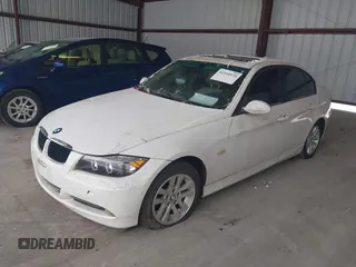 2006 BMW 3 Series 325i with VIN WBAVB17526NK38349, listed as a IAAI auction lot 41510576 with 135,574 mi miles. Bid and sale history available at carsss.com. Image 2.
