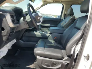 2024 Ford Expedition XLT with VIN 1FMJU1J84REA06771, listed as a Copart auction lot 52702185 with 20,995 mi miles and Salvage Title. Bid and sale history available at carsss.com. Image 7.