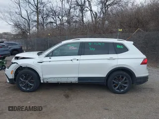 2023 Volkswagen Tiguan SE z VIN 3VV2B7AX8PM062519, wystawiony jako IAAI lot #41541819 z przebiegiem 93 873 mil mil oraz . Historia ofert i sprzedaży dostępna na DreamBid. Obrazek 14.
