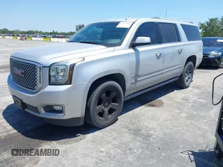 2016 GMC Yukon XL Denali with VIN 1GKS2HKJXGR423556, listed as a IAAI auction lot 42145970 with 118,436 mi miles. Bid and sale history available at carsss.com. Image 17.