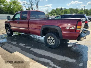 2006 GMC Sierra 2500HD Work Truck with VIN 1GTHK29D66E223055, listed as a Copart auction lot 62826635 with 355,735 mi miles and Non repairable. Bid and sale history available at DreamBid. Image 2.