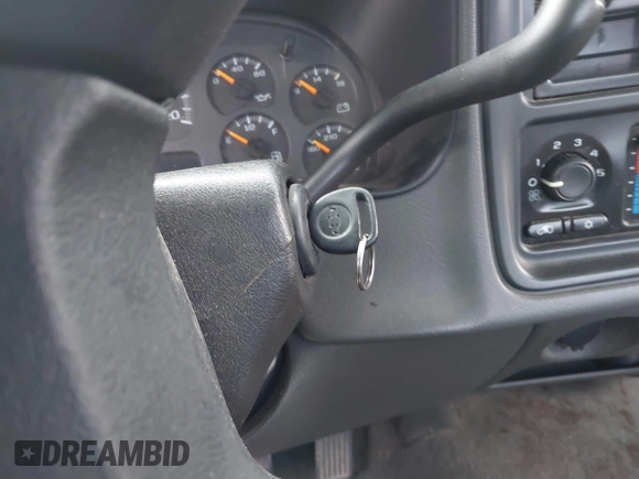 2004 Chevrolet Silverado 1500 LS with VIN 1GCEC14T04Z302610, listed as a IAAI auction lot 41292673 with 135,178 mi miles. Bid and sale history available at carsss.com. Image 11.