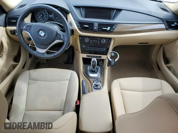 2013 BMW X1 xDrive28i z VIN WBAVL1C59DVR83695, wystawiony jako Copart lot #53530785 z przebiegiem Nie podano mil oraz Czysty tytuł • Clean title. Historia ofert i sprzedaży dostępna na DreamBid. Obrazek 8.