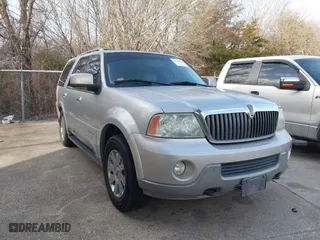2004 Lincoln Navigator Luxury with VIN 5LMFU27R94LJ26403, listed as a IAAI auction lot 41714894 with 245,501 mi miles. Bid and sale history available at carsss.com. Image 1.