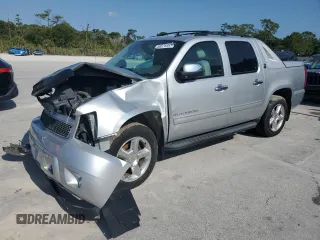 2013 Chevrolet Avalanche LT with VIN 3GNTKFE7XDG326137, listed as a Copart auction lot 50579385 with 116,985 mi miles and Salvage Title. Bid and sale history available at DreamBid. Image 1.