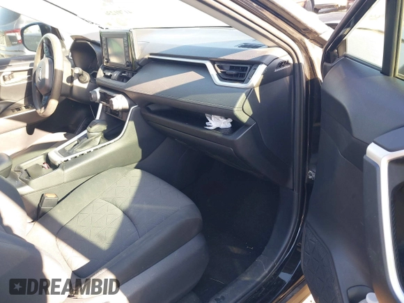 2019 Toyota RAV4 XLE with VIN 2T3W1RFV3KC002372, listed as a IAAI auction lot 41701236 with 111,706 mi miles. Bid and sale history available at carsss.com. Image 5.