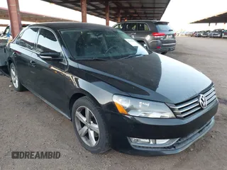 2015 Volkswagen Passat Limited Edition Edition z VIN 1VWAT7A3XFC123239, wystawiony jako IAAI lot #42321970 z przebiegiem 100 436 mil mil oraz . Historia ofert i sprzedaży dostępna na DreamBid. Obrazek 1.