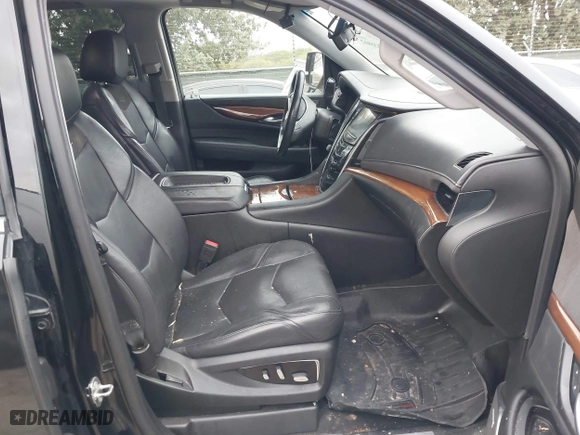 2018 Cadillac Escalade Luxury with VIN 1GYS4BKJ3JR143952, listed as a IAAI auction lot 41333902 with 124,265 mi miles. Bid and sale history available at carsss.com. Image 5.