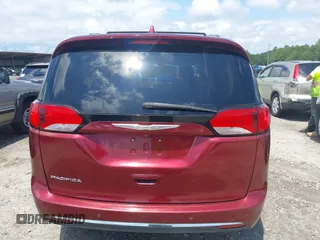 2017 Chrysler Pacifica Touring L with VIN 2C4RC1BG0HR591124, listed as a IAAI auction lot 42138595 with 113,071 mi miles and . Bid and sale history available at DreamBid. Image 17.