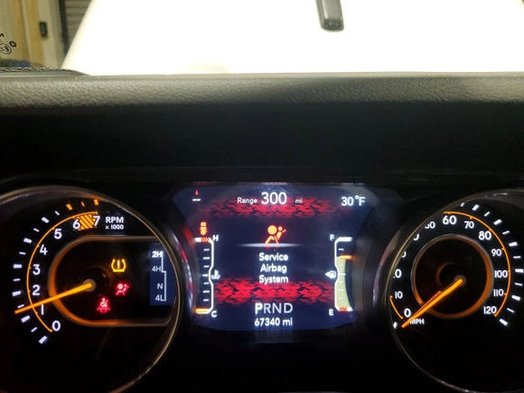 2020 Jeep Wrangler Unlimited Sport Altitude with VIN 1C4HJXDN5LW204180, listed as a Copart auction lot 45308075 with 67,340 mi miles and Salvage title. Bid and sale history available at DreamBid. Image 9.