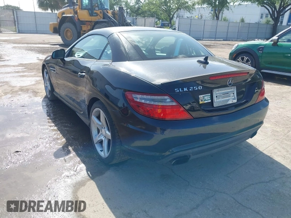 2013 Mercedes-Benz SLK 250 z VIN WDDPK4HA5DF059891, wystawiony jako IAAI lot #42015777 z przebiegiem 79 255 mil mil oraz . Historia ofert i sprzedaży dostępna na DreamBid. Obrazek 3.