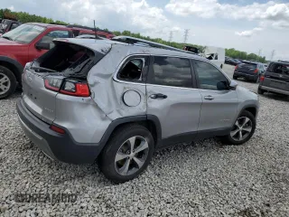 2019 Jeep Cherokee Limited z VIN 1C4PJMDX6KD139989, wystawiony jako Copart lot #54819445 z przebiegiem 119 077 mil mil oraz Szkoda całkowita • Salvage title. Historia ofert i sprzedaży dostępna na DreamBid. Obrazek 3.