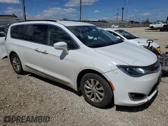 2017 Chrysler Pacifica Touring L with VIN 2C4RC1BG4HR821229, listed as a Copart auction lot 53313955 with 151,475 mi miles and Salvage Title. Bid and sale history available at DreamBid. Image 4.