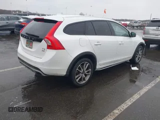 2015 Volvo V60 Cross Country T5 with VIN YV4612HK1F1001764, listed as a IAAI auction lot 41560997 with 69,888 mi miles. Bid and sale history available at carsss.com. Image 4.