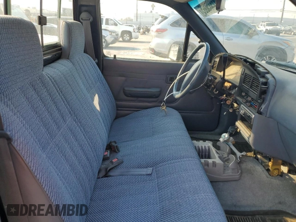 1994 Toyota Pickup DLX z VIN 4TARN81P6RZ225806, wystawiony jako Copart lot #41585065 z przebiegiem 138 719 mil mil oraz Czysty tytuł • Clean title. Historia ofert i sprzedaży dostępna na DreamBid. Obrazek 10.