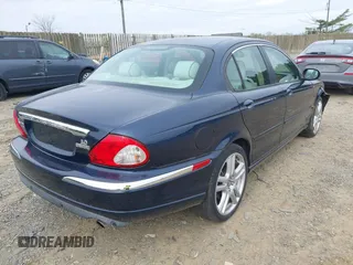 2007 Jaguar X-Type z VIN SAJWA51A27WJ11735, wystawiony jako IAAI lot #41934652 z przebiegiem 43 519 mil mil oraz . Historia ofert i sprzedaży dostępna na DreamBid. Obrazek 4.