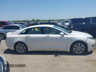 2013 Lincoln MKZ z VIN 3LN6L2G90DR824857, wystawiony jako IAAI lot #42229016 z przebiegiem Nie podano mil oraz . Historia ofert i sprzedaży dostępna na DreamBid. Obrazek 13.