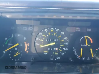 1989 Saab 900 z VIN YS3AT75L6K7018061, wystawiony jako Copart lot #83159704 z przebiegiem 46 195 mil mil oraz Szkoda całkowita • Salvage title. Historia ofert i sprzedaży dostępna na DreamBid. Obrazek 9.