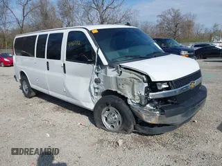 2020 Chevrolet Express Passenger LT z VIN 1GAZGPFG8L1152065, wystawiony jako IAAI lot #41988772 z przebiegiem 212 710 mil mil oraz . Historia ofert i sprzedaży dostępna na DreamBid. Obrazek 1.