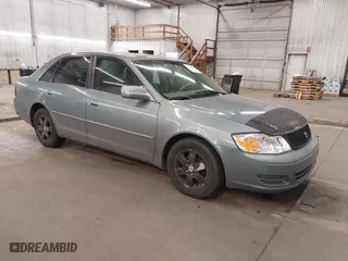 2001 Toyota Avalon XL w/Bucket Seats with VIN 4T1BF28B01U162970, listed as a IAAI auction lot 41824530 with 255,051 mi miles. Bid and sale history available at carsss.com. Image 1.