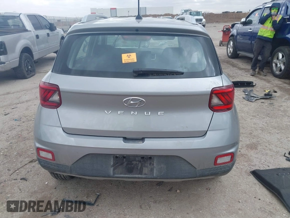 2024 Hyundai Venue SEL z VIN KMHRC8A36RU333987, wystawiony jako IAAI lot #41710436 z przebiegiem 7 701 mil mil oraz . Historia ofert i sprzedaży dostępna na DreamBid. Obrazek 17.