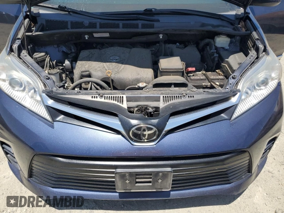 2018 Toyota Sienna LE Auto Access Seat z VIN 5TDKZ3DC5JS940670, wystawiony jako Copart lot #63253685 z przebiegiem 92 604 mil mil oraz Szkoda całkowita • Salvage title. Historia ofert i sprzedaży dostępna na DreamBid. Obrazek 12.
