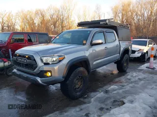 2017 Toyota Tacoma SR5 z VIN 3TMCZ5AN3HM045386, wystawiony jako IAAI lot #41330487 z przebiegiem 140 867 mil mil oraz . Historia ofert i sprzedaży dostępna na DreamBid. Obrazek 18.