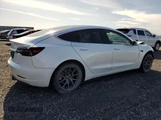 2020 Tesla Model 3 Standard Range Plus z VIN 5YJ3E1EA9LF718478, wystawiony jako Copart lot #52707145 z przebiegiem 111 068 mil mil oraz Szkoda całkowita • Salvage title. Historia ofert i sprzedaży dostępna na DreamBid. Obrazek 3.