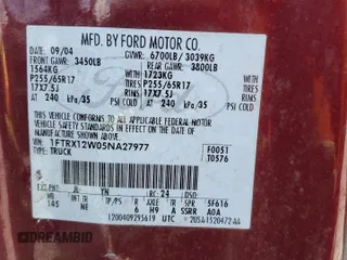 2005 Ford F-150 STX z VIN 1FTRX12W05NA27977, wystawiony jako Copart lot #51241365 z przebiegiem 161 327 mil mil oraz Szkoda całkowita • Salvage title. Historia ofert i sprzedaży dostępna na DreamBid. Obrazek 12.