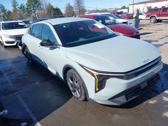2025 Kia K4 LXS with VIN 3KPFT4DE2SE040962, listed as a IAAI auction lot 41803324 with 3,362 mi miles. Bid and sale history available at carsss.com. Image 1.