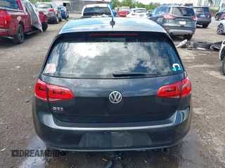 2017 Volkswagen GTI S z VIN 3VW4T7AU7HM068899, wystawiony jako IAAI lot #42194733 z przebiegiem 67 396 mil mil oraz . Historia ofert i sprzedaży dostępna na DreamBid. Obrazek 16.