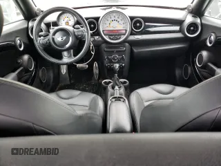 2013 MINI Coupe S z VIN WMWSX3C56DT772517, wystawiony jako Copart lot #83702084 z przebiegiem 106 910 mil mil oraz Tytuł czysty. Historia ofert i sprzedaży dostępna na DreamBid. Obrazek 8.