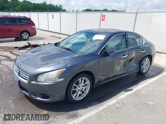 2013 Nissan Maxima SV z VIN 1N4AA5AP2DC831021, wystawiony jako IAAI lot #42255349 z przebiegiem 143 373 mil mil oraz . Historia ofert i sprzedaży dostępna na DreamBid. Obrazek 2.