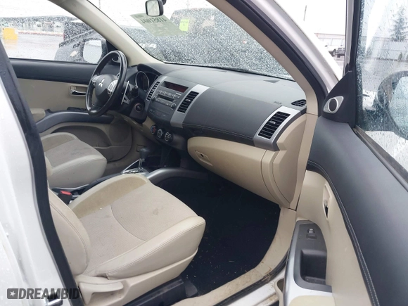 2011 Mitsubishi Outlander SE with VIN JA4AS3AW3BU019148, listed as a IAAI auction lot 41851004 with 88,989 mi miles. Bid and sale history available at carsss.com. Image 5.