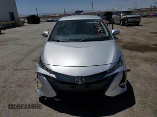 2017 Toyota Prius Plus z VIN JTDKARFP3H3017836, wystawiony jako Copart lot #57613355 z przebiegiem 64 958 mil mil oraz Szkoda całkowita • Salvage title. Historia ofert i sprzedaży dostępna na DreamBid. Obrazek 5.