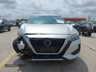2021 Nissan Sentra SV z VIN 3N1AB8CV4MY305942, wystawiony jako IAAI lot #42090322 z przebiegiem 41 516 mil mil oraz . Historia ofert i sprzedaży dostępna na DreamBid. Obrazek 12.