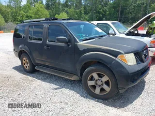 2005 Nissan Pathfinder LE z VIN 5N1AR18UX5C729535, wystawiony jako IAAI lot #42459363 z przebiegiem 237 809 mil mil oraz . Historia ofert i sprzedaży dostępna na DreamBid. Obrazek 1.