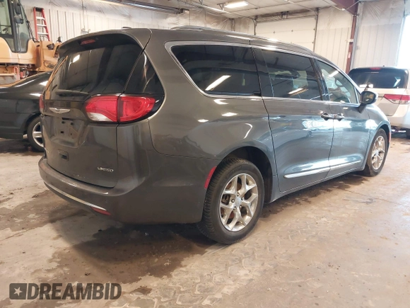 2018 Chrysler Pacifica Limited z VIN 2C4RC1GG2JR357615, wystawiony jako IAAI lot #41937587 z przebiegiem 62 394 mil mil oraz . Historia ofert i sprzedaży dostępna na DreamBid. Obrazek 4.